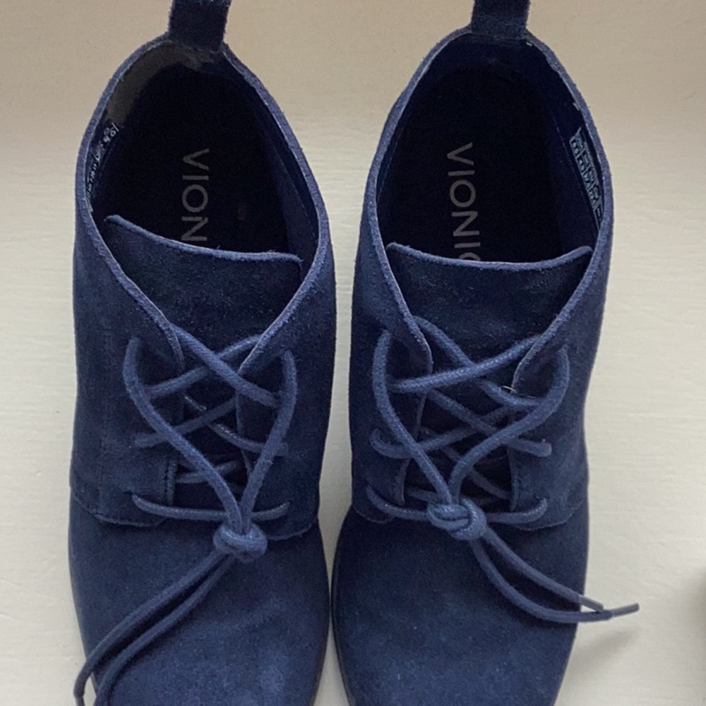 VIONIC NAVY BLUE SUEDE BOOTIES - Picture 6 of 8